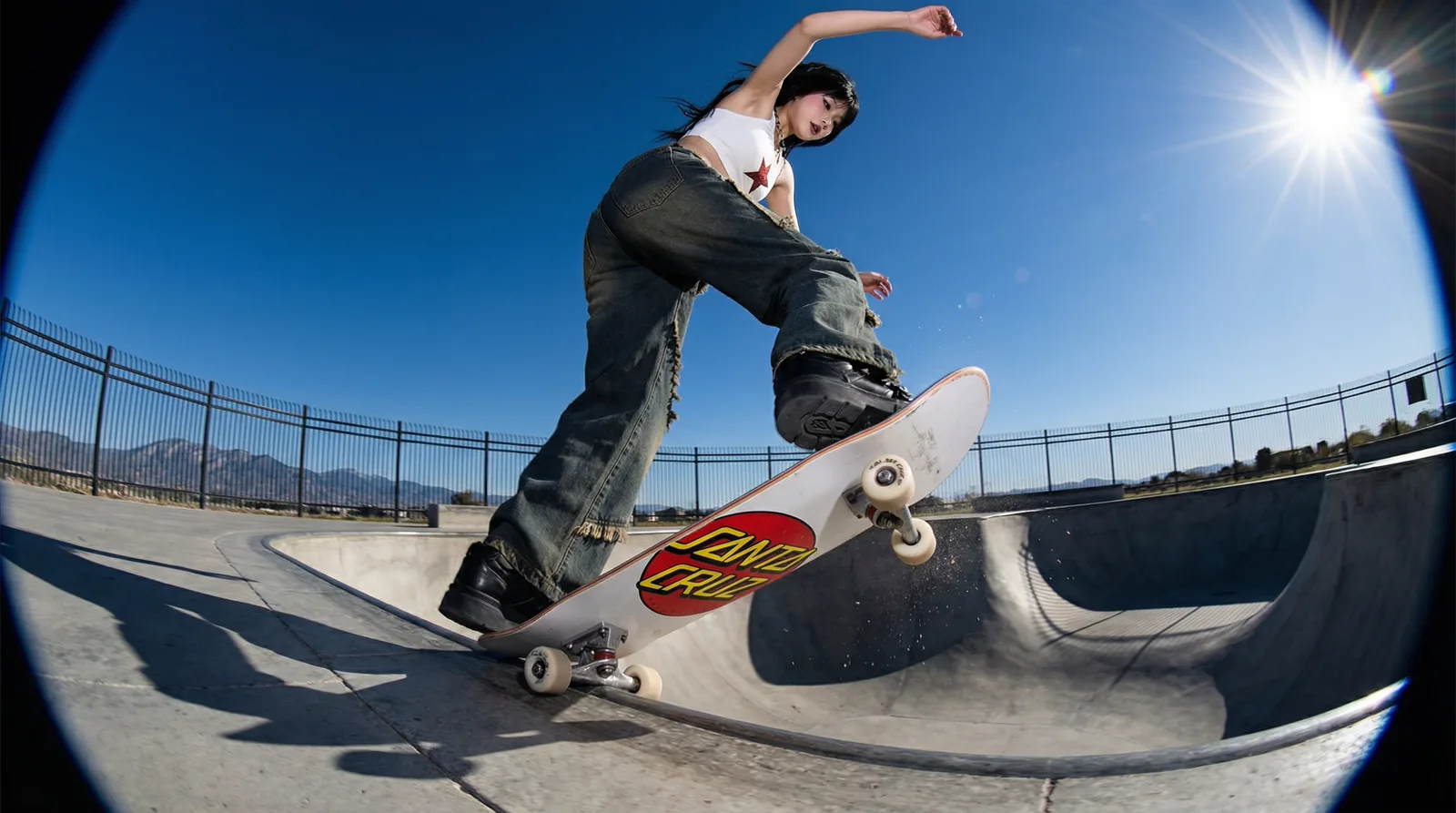 Skater realizando un salto en una pista, imagen editorial del portfolio NPU